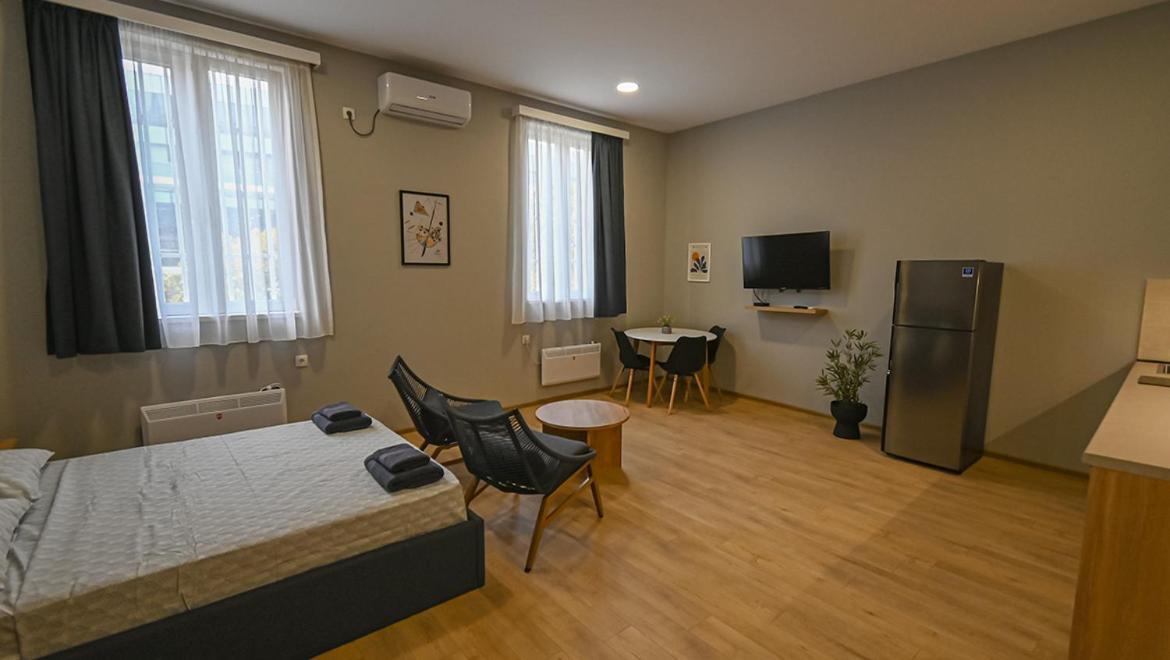 Big Studio Apt.On Liberty Square Tbilisi Eksteriør billede