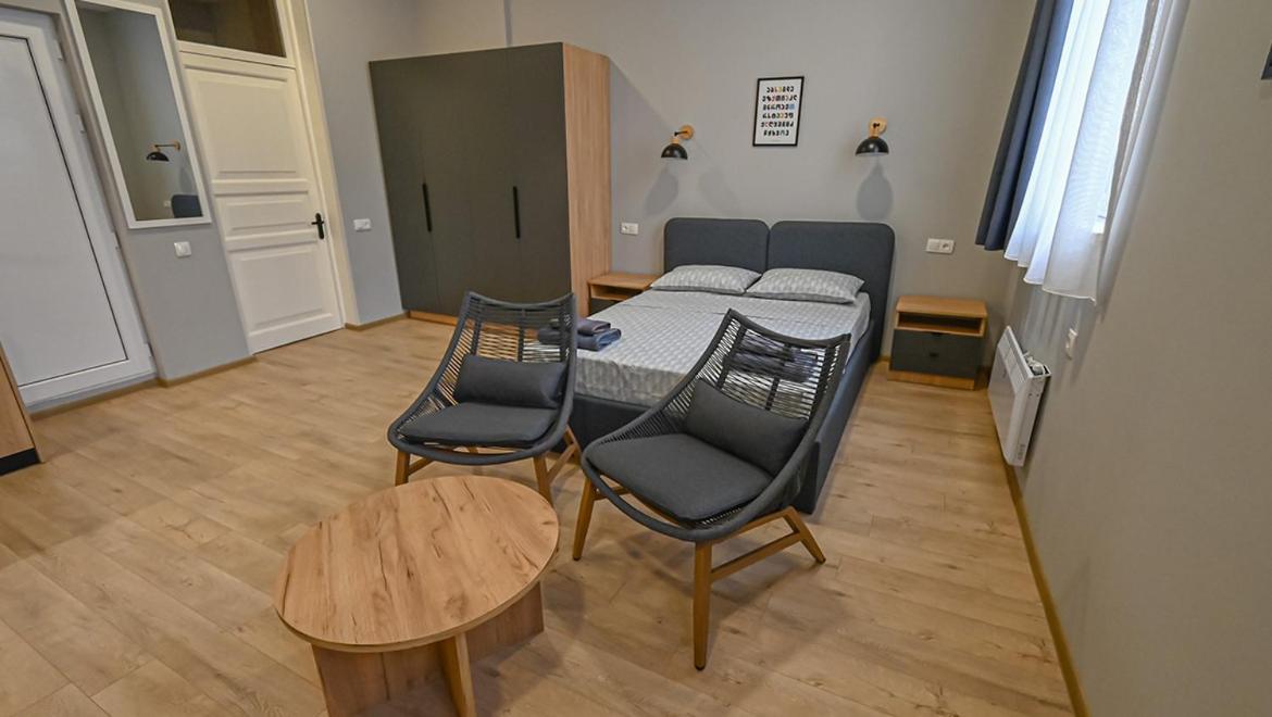 Big Studio Apt.On Liberty Square Tbilisi Eksteriør billede